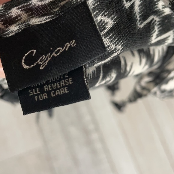 Scarf / Wrap - Picture 3 of 4